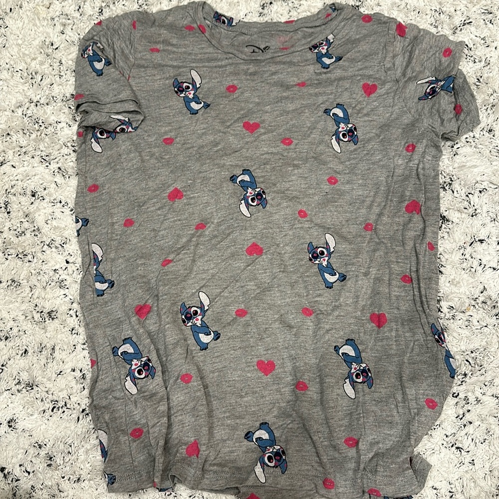 Super cute shirt to wear on your Disney vacation light weight